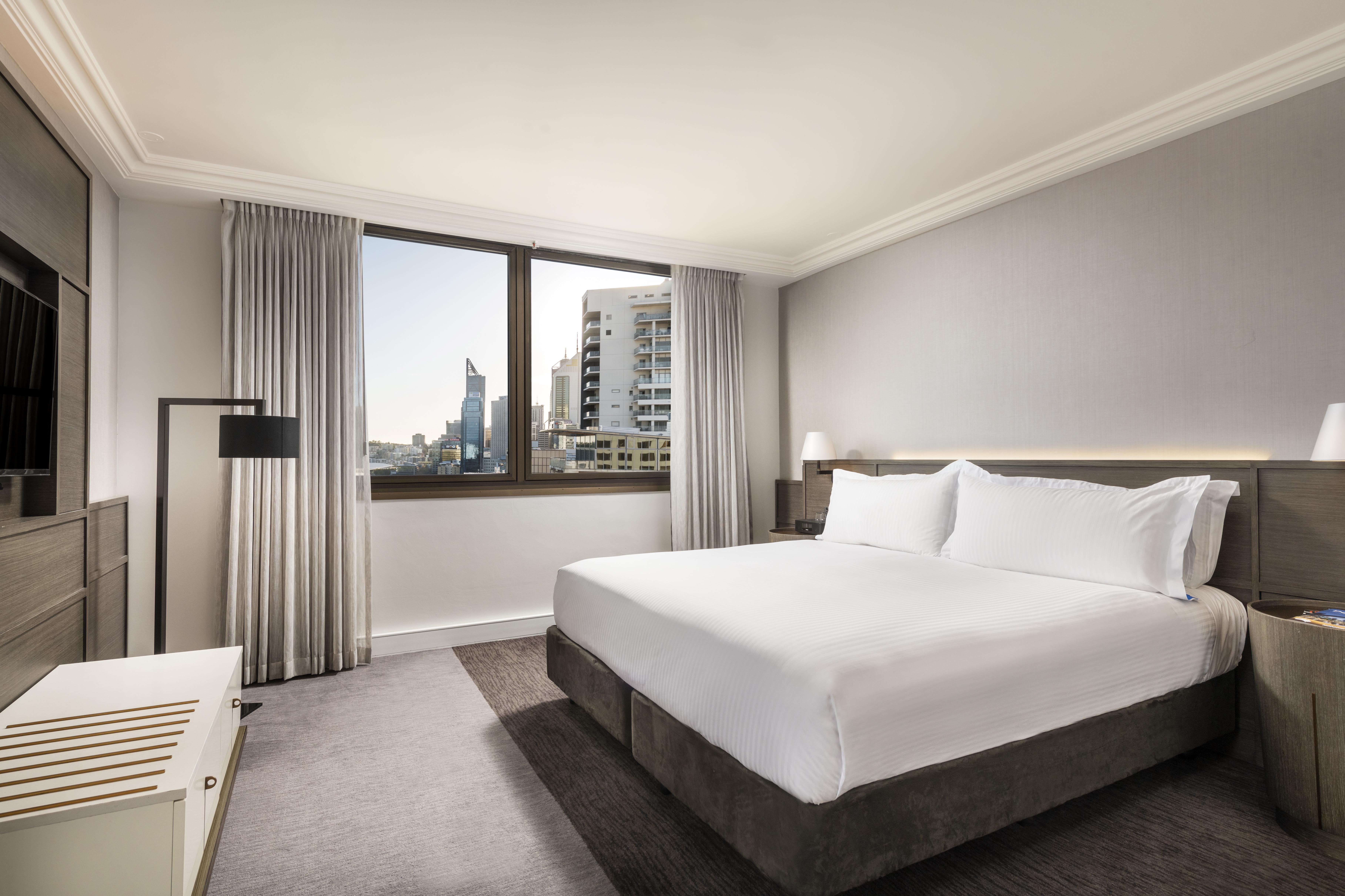 Pan Pacific Perth Hotell Exteriör bild A bedroom at the hotel