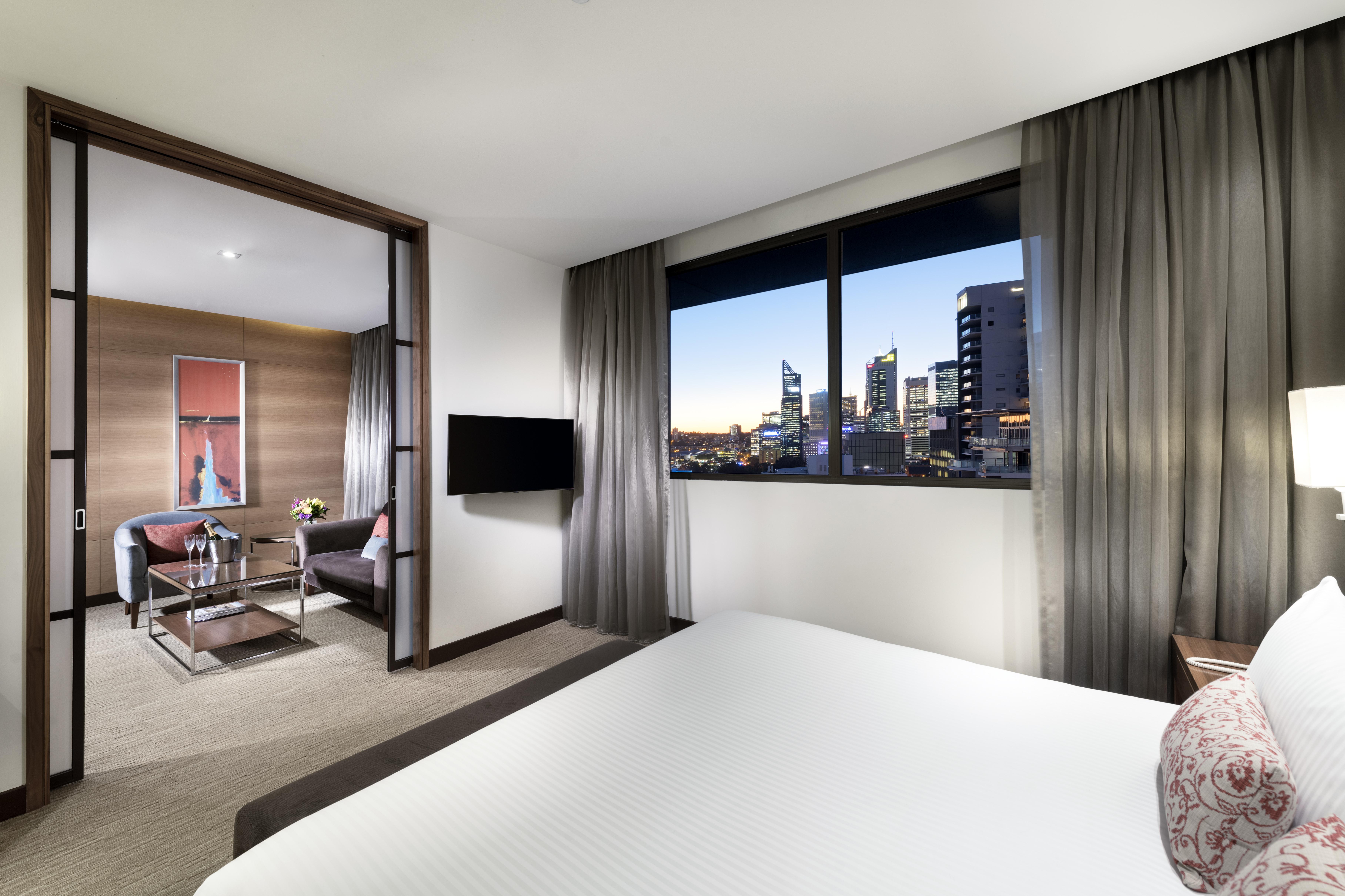 Pan Pacific Perth Hotell Exteriör bild A bedroom at the hotel