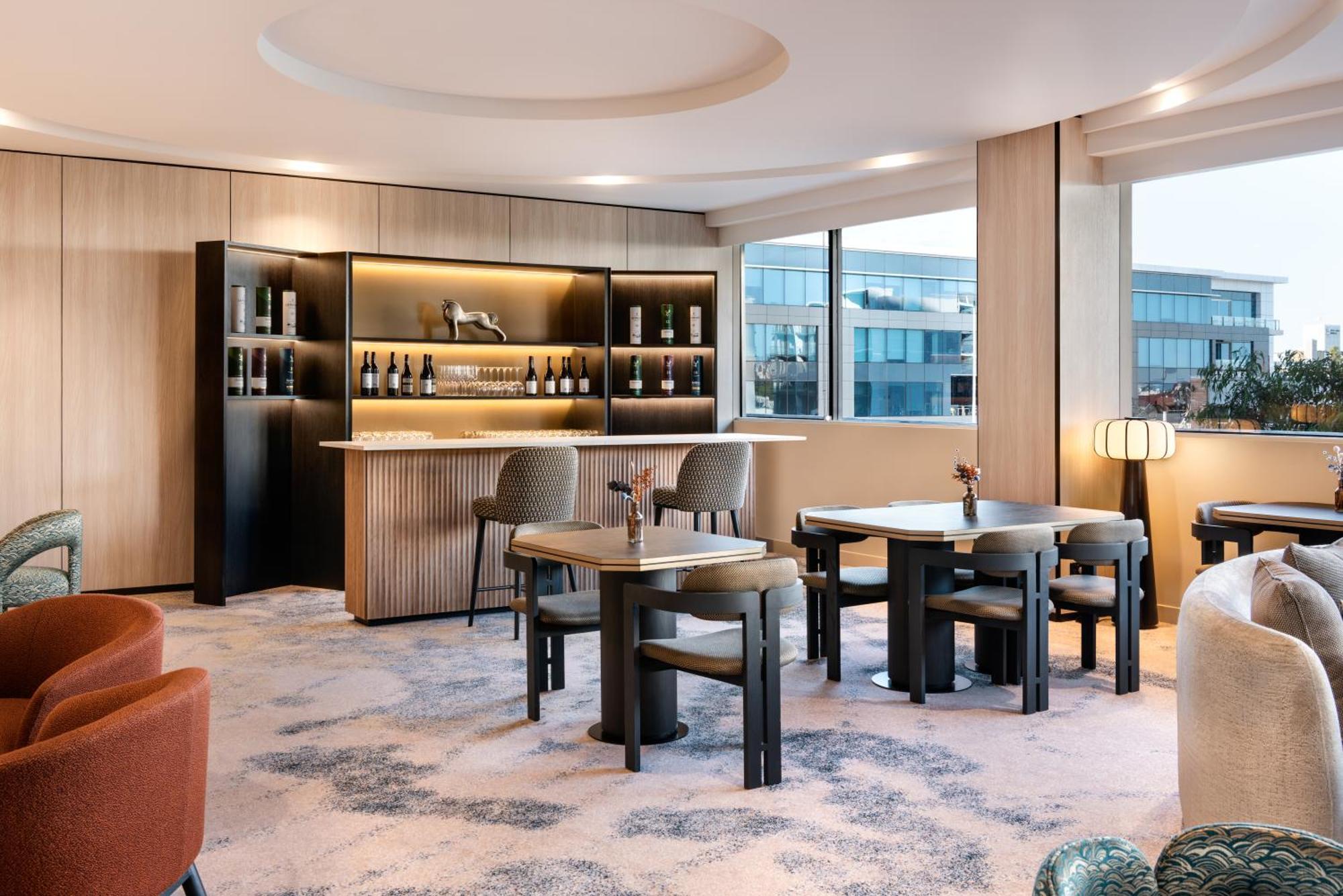Pan Pacific Perth Hotell Exteriör bild The Club lounge at London Heathrow Airport