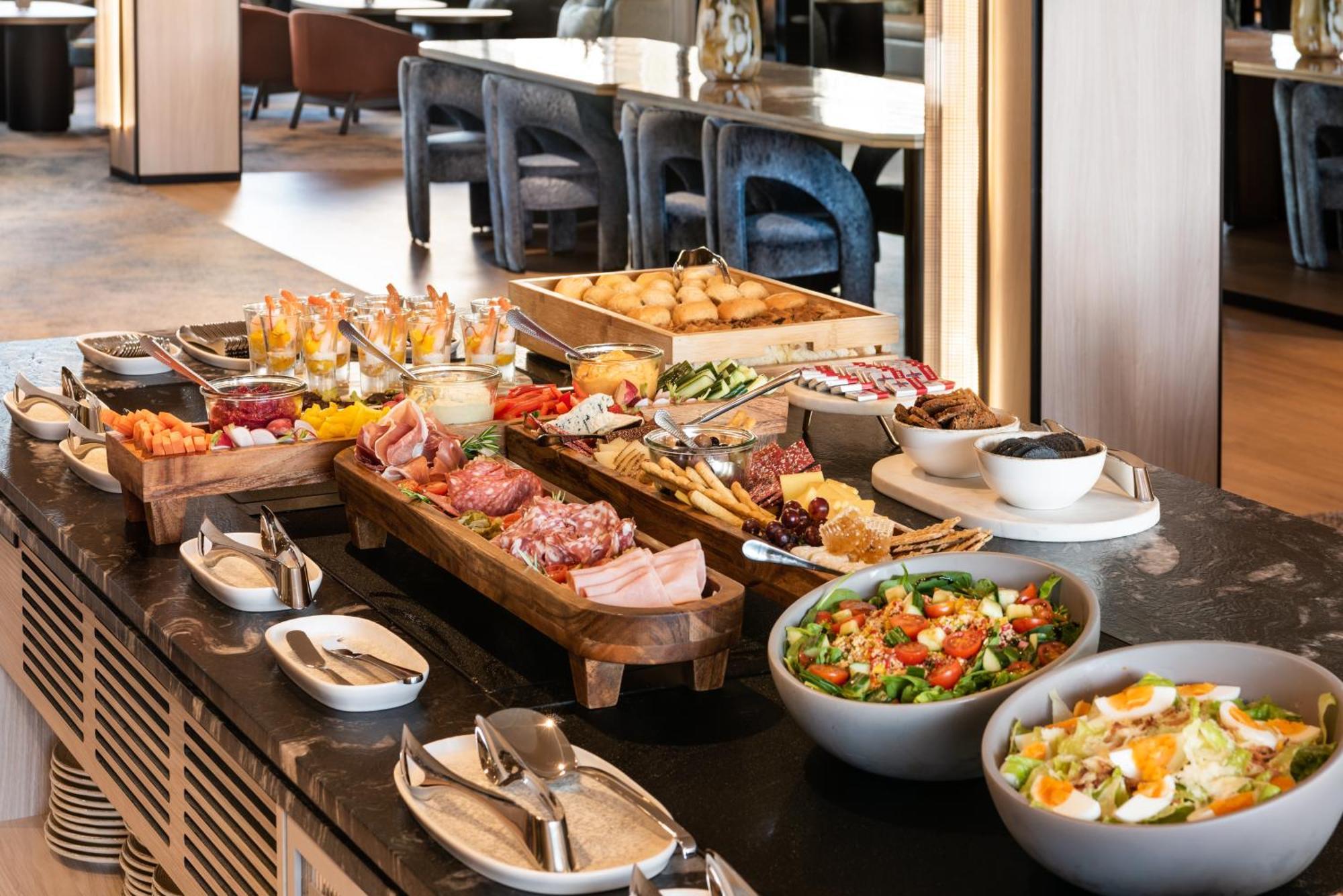 Pan Pacific Perth Hotell Exteriör bild A buffet at a hotel